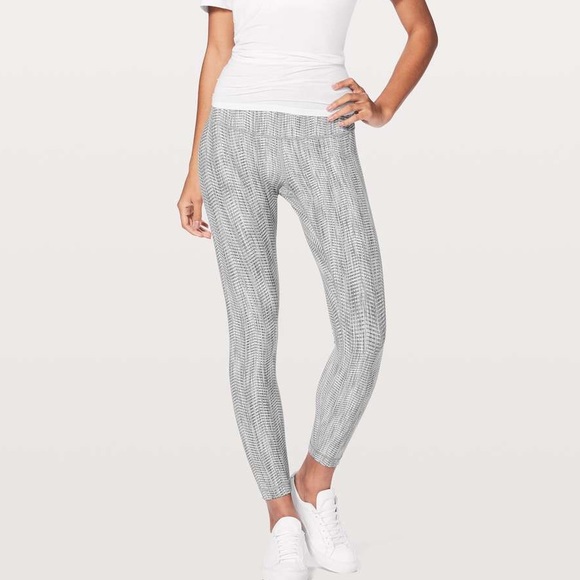 Lululemon Wunder Under Hi-Rise 7/8 Tight *Luxtreme 25" - Picture 2 of 8